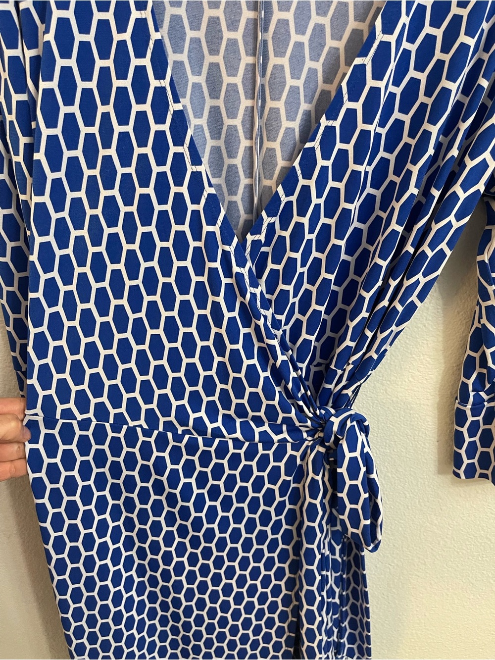 Laundry by Design Honeycomb Blue & White 3/4 Sleeve Wrap Midi Dress Size 10 - Picture 5 of 9